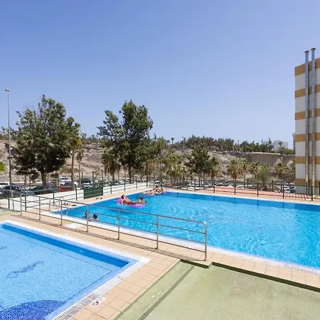 A Americas Con Piscina Apartamento